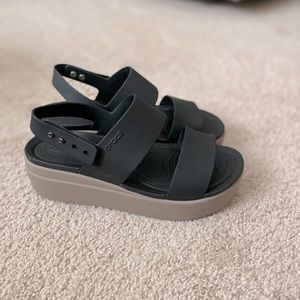 CROCS Brooklyn Low Wedge Black Platform